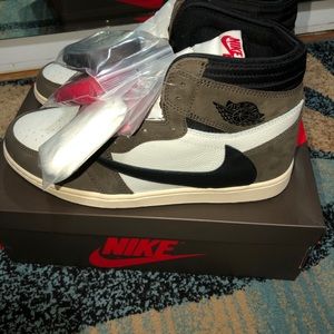 Jordan 1 Travis Scott